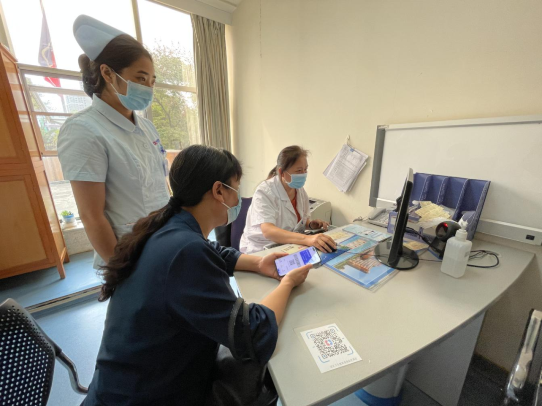 【局长处长科长走流程】省医保局党组成员、副局长金梅到云南圣约翰医院开展“局长处长科长走流程”活动